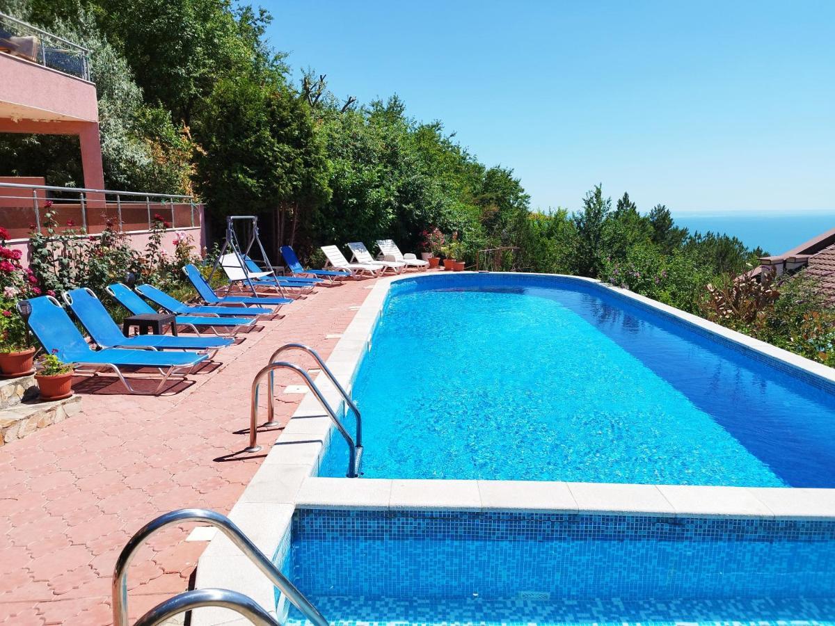 Green, Quiet And Beautiful 1 Apartment Kavarna Bagian luar foto