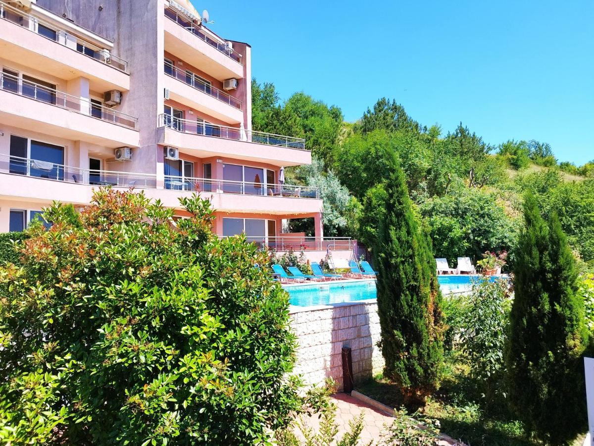 Green, Quiet And Beautiful 1 Apartment Kavarna Bagian luar foto