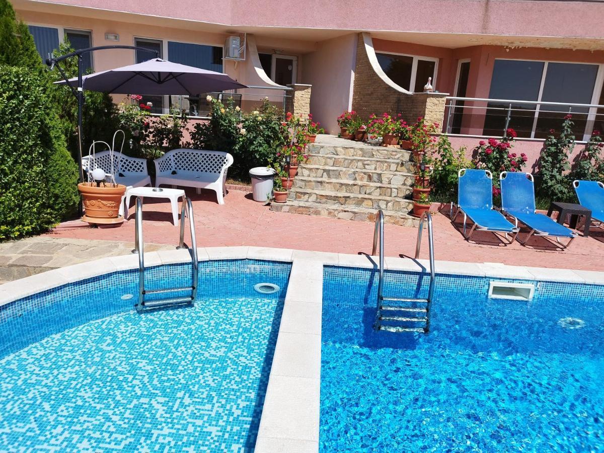 Green, Quiet And Beautiful 1 Apartment Kavarna Bagian luar foto