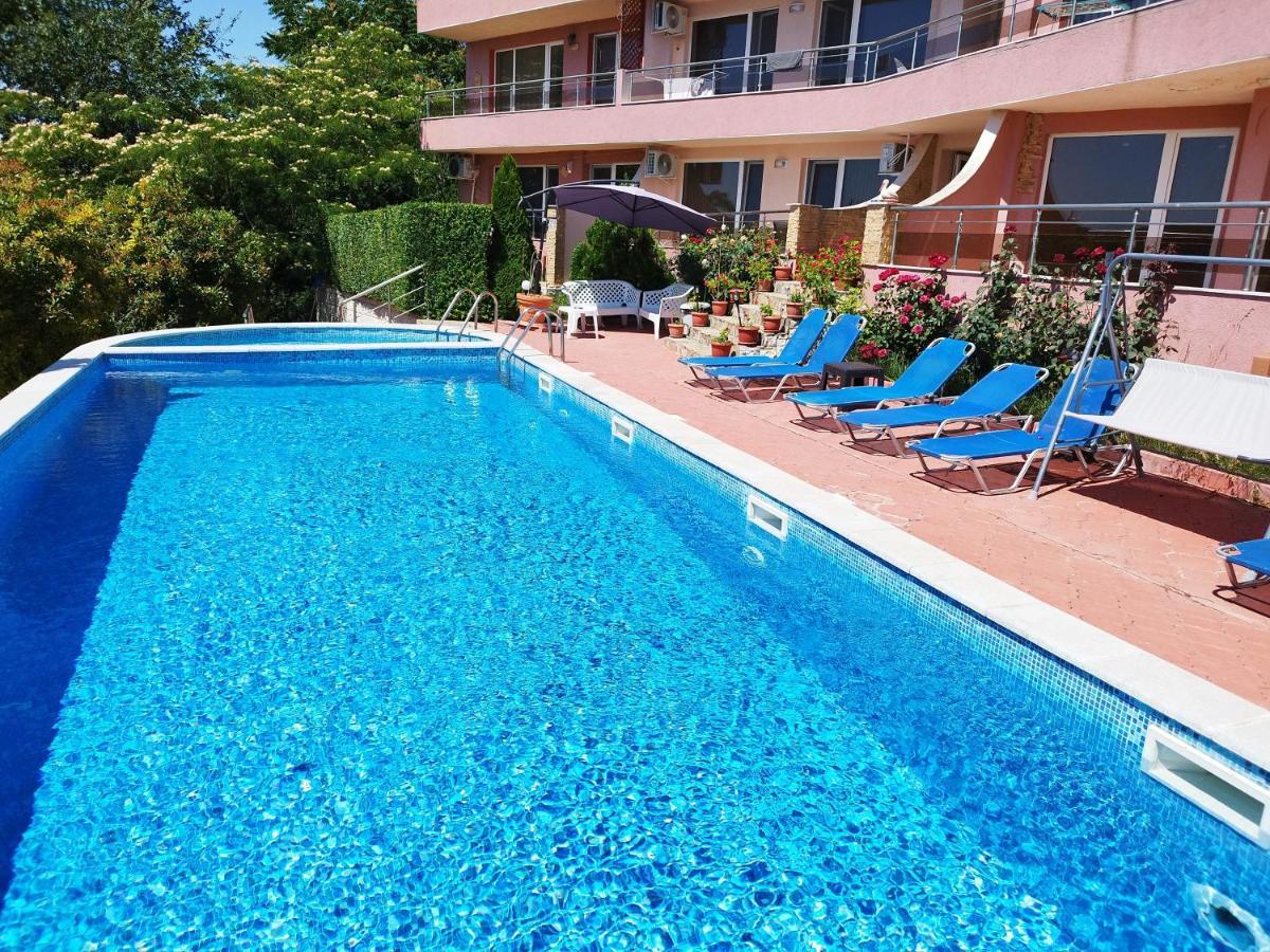 Green, Quiet And Beautiful 1 Apartment Kavarna Bagian luar foto