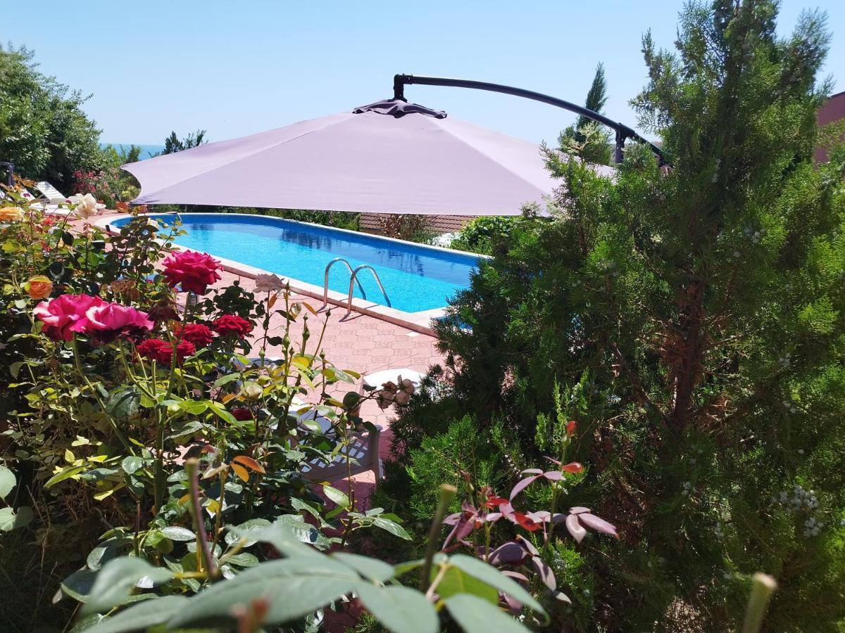 Green, Quiet And Beautiful 1 Apartment Kavarna Bagian luar foto
