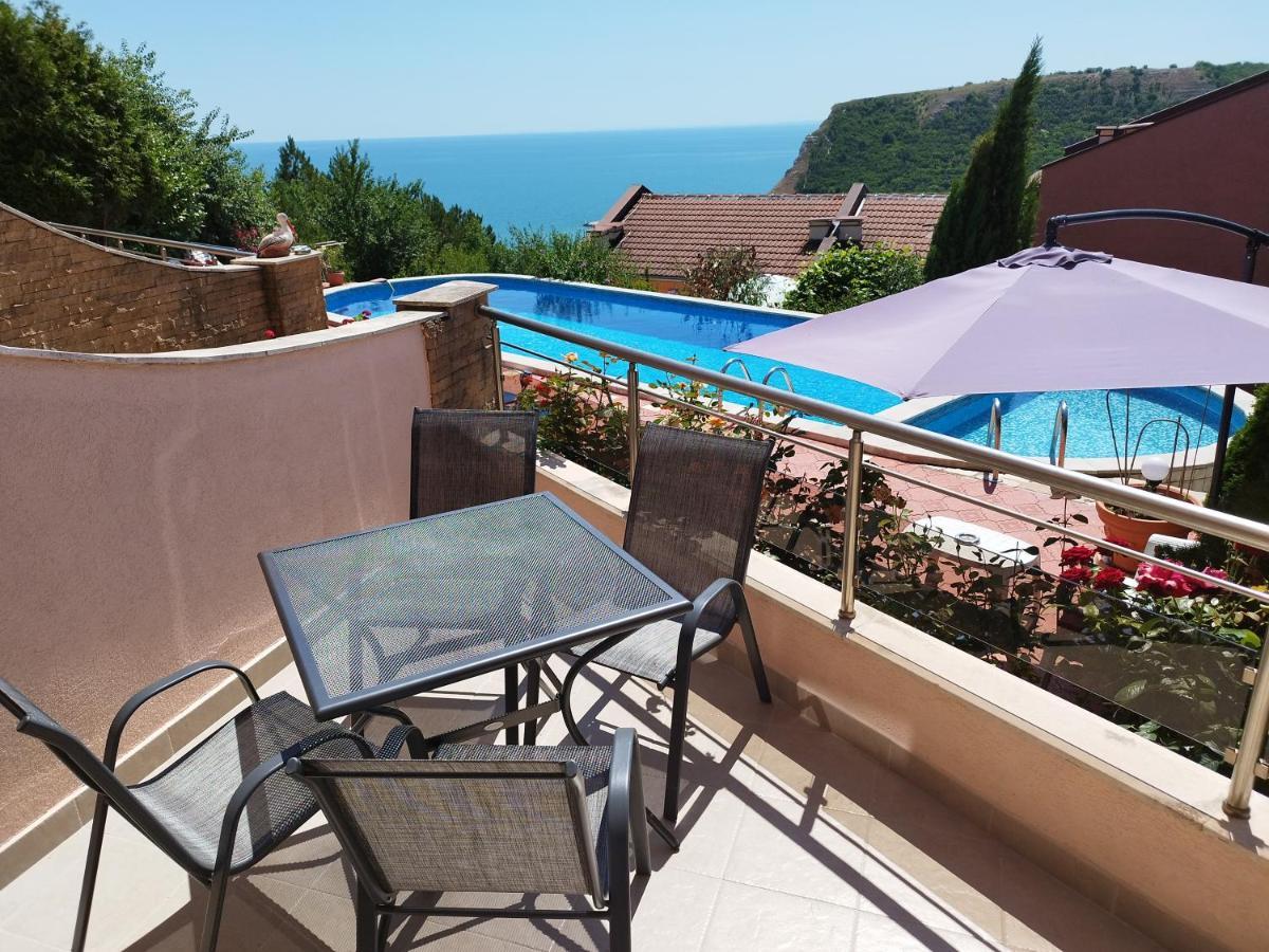 Green, Quiet And Beautiful 1 Apartment Kavarna Bagian luar foto