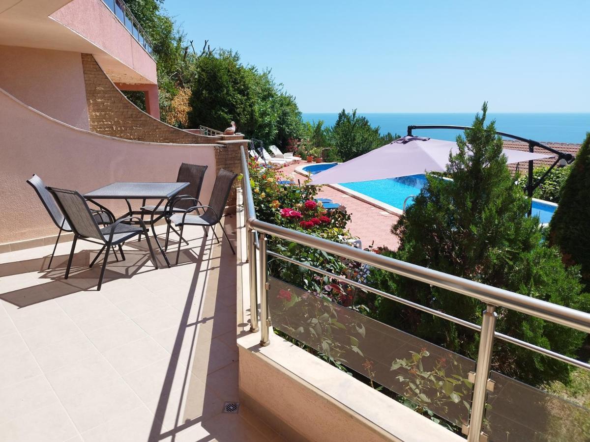 Green, Quiet And Beautiful 1 Apartment Kavarna Bagian luar foto