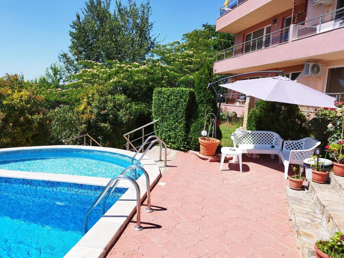 Green, Quiet And Beautiful 1 Apartment Kavarna Bagian luar foto