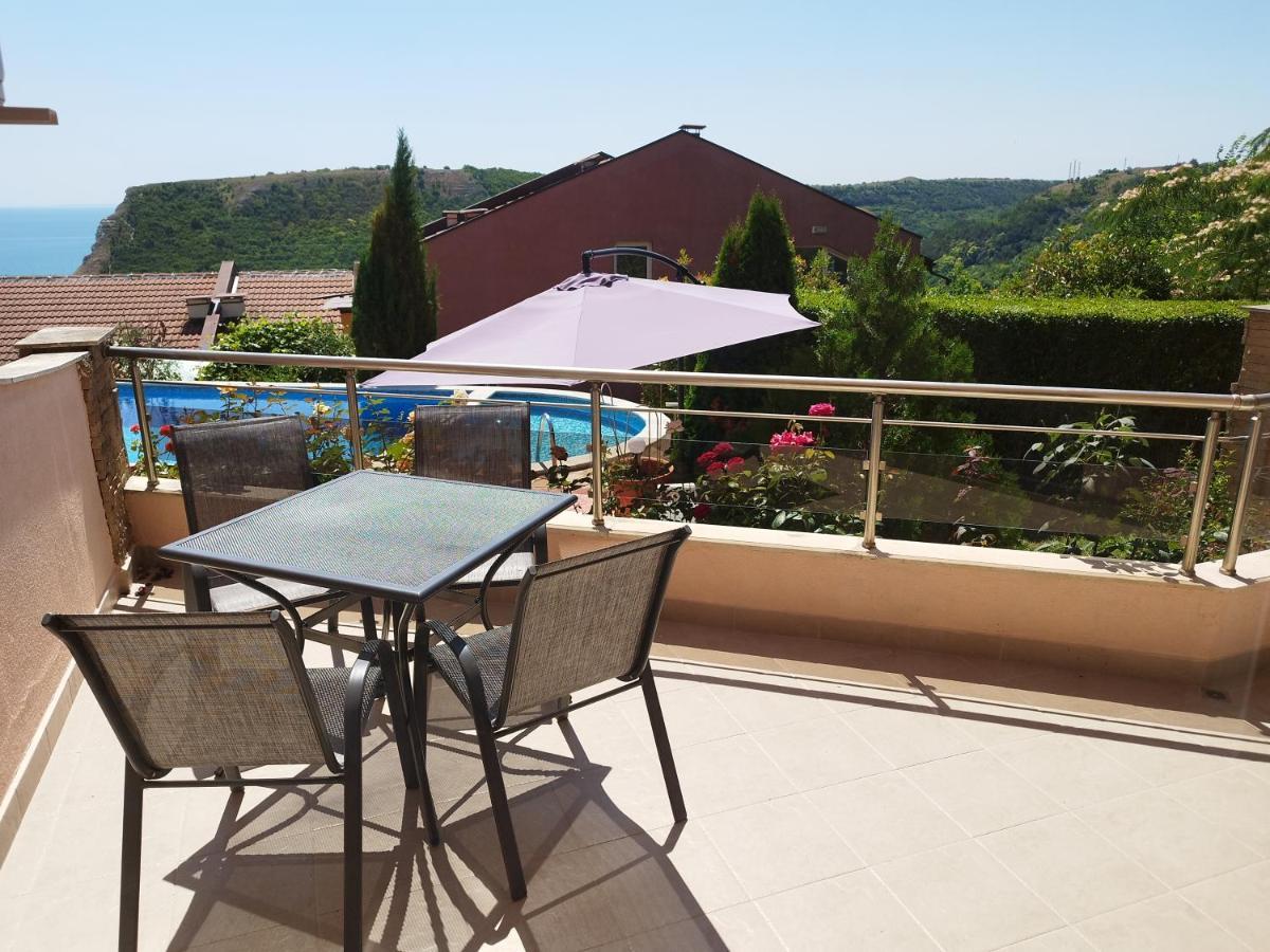 Green, Quiet And Beautiful 1 Apartment Kavarna Bagian luar foto