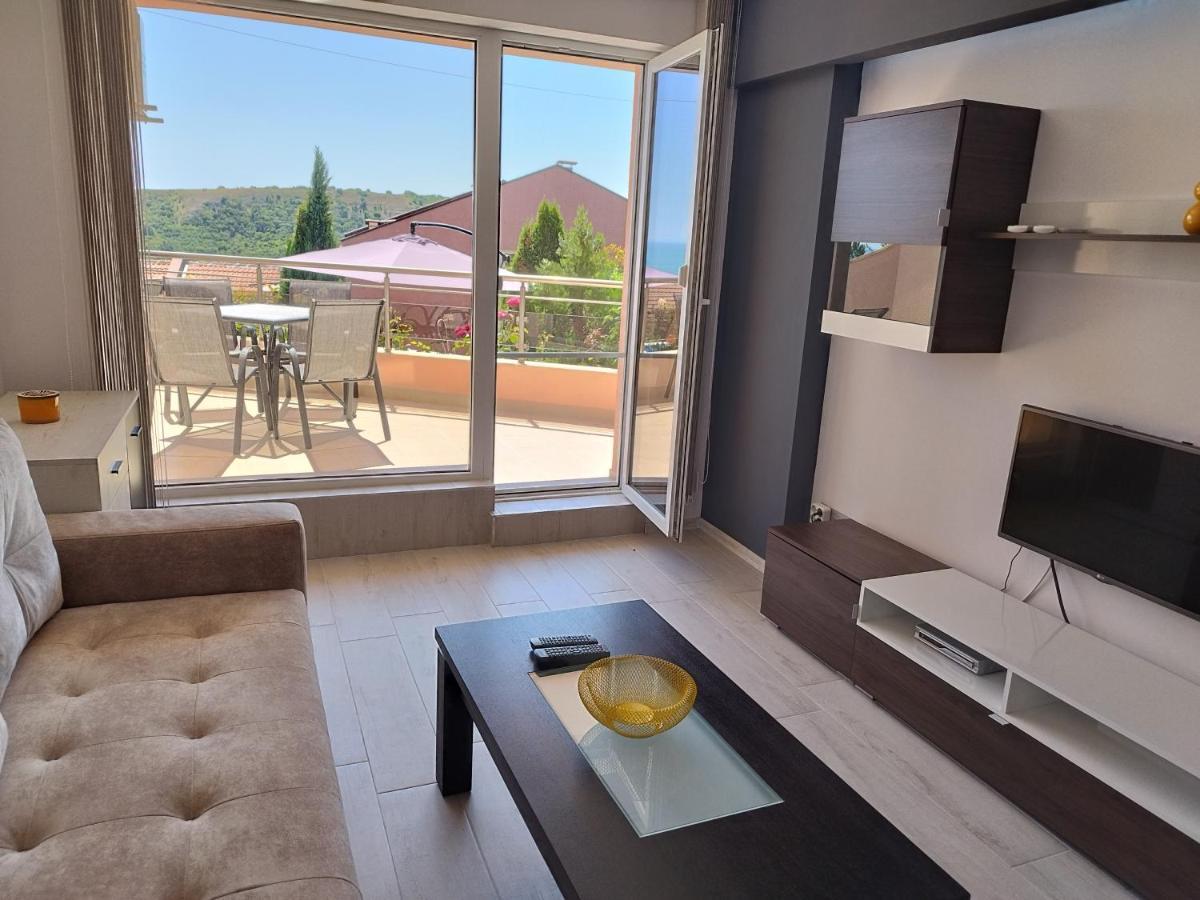 Green, Quiet And Beautiful 1 Apartment Kavarna Bagian luar foto
