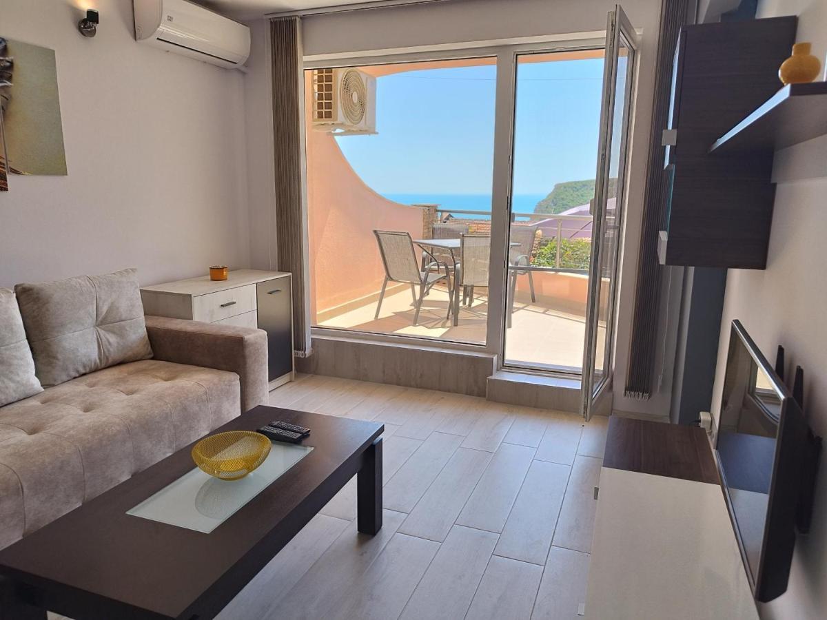 Green, Quiet And Beautiful 1 Apartment Kavarna Bagian luar foto