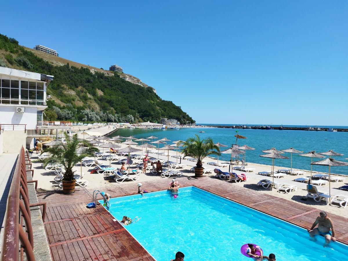 Green, Quiet And Beautiful 1 Apartment Kavarna Bagian luar foto