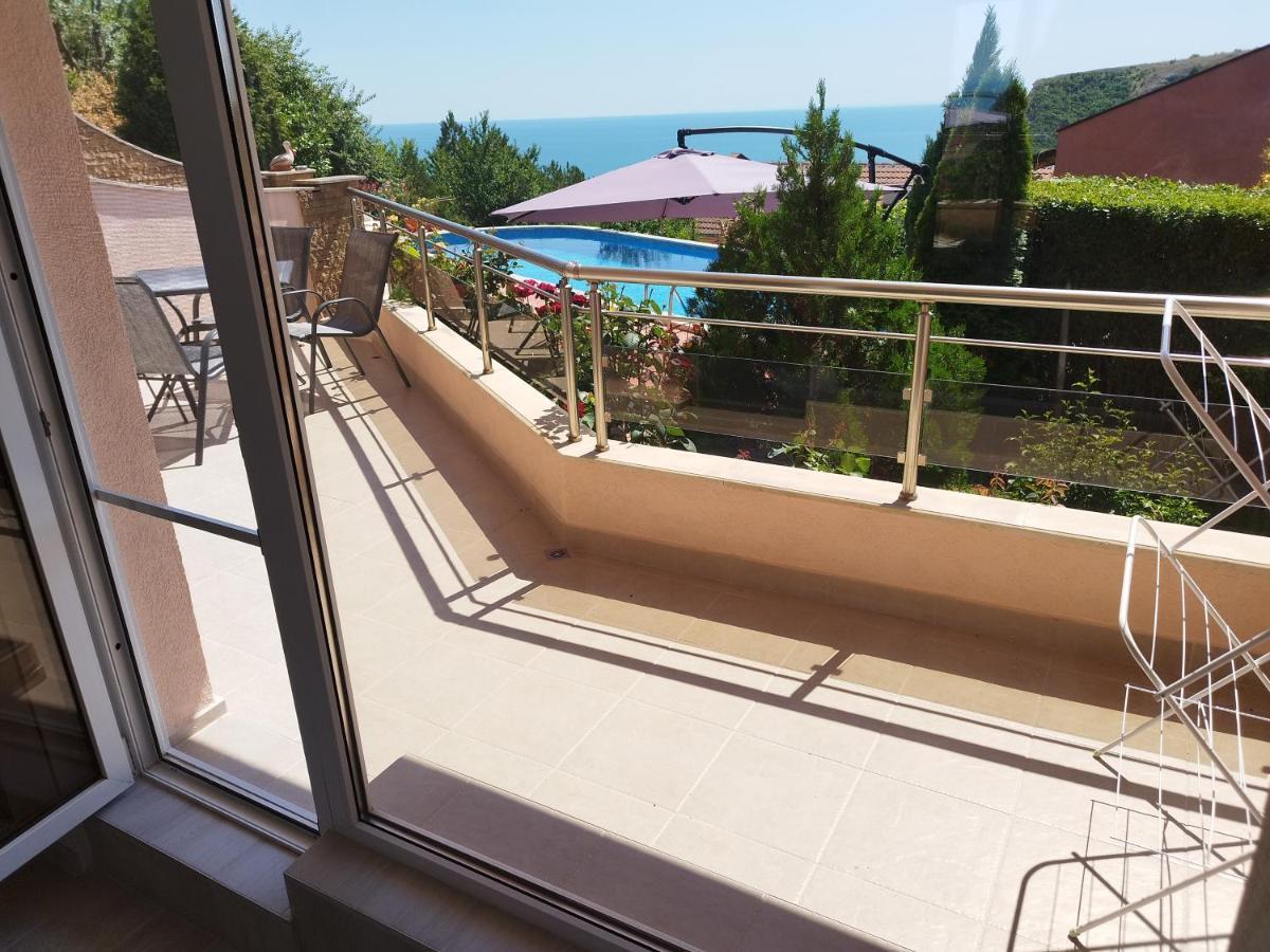 Green, Quiet And Beautiful 1 Apartment Kavarna Bagian luar foto