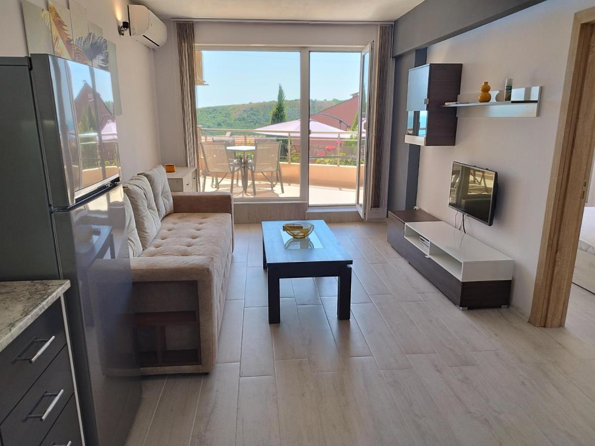 Green, Quiet And Beautiful 1 Apartment Kavarna Bagian luar foto