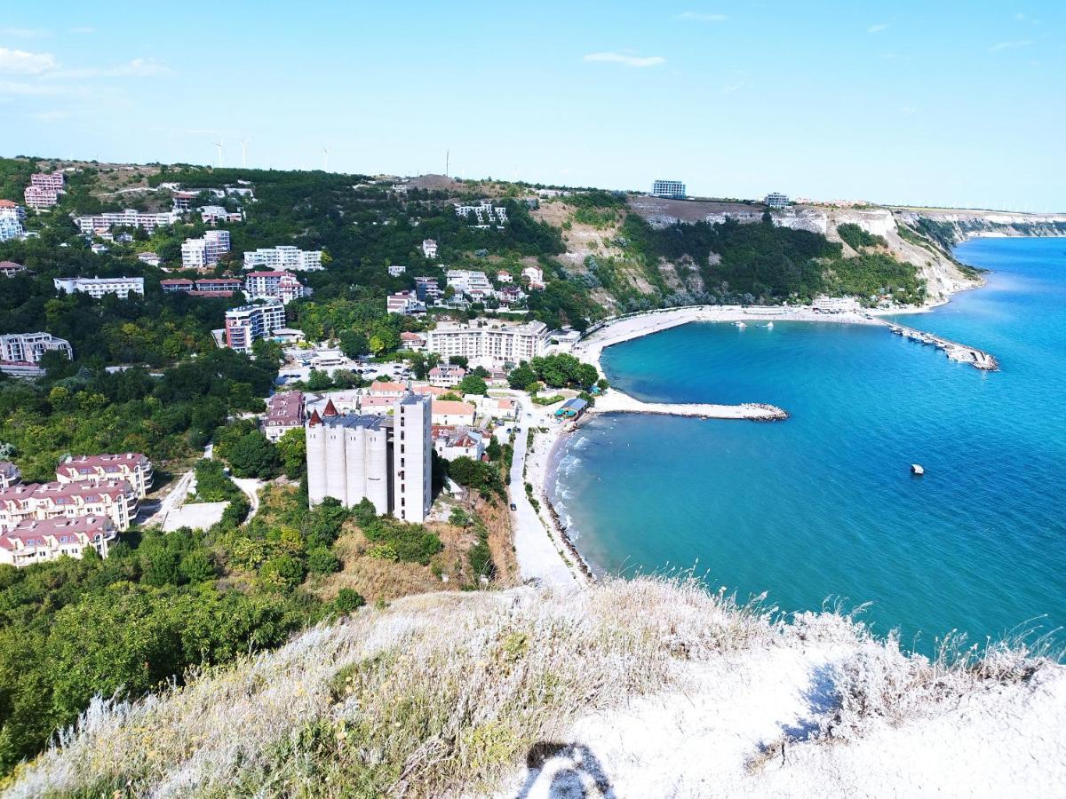 Green, Quiet And Beautiful 1 Apartment Kavarna Bagian luar foto