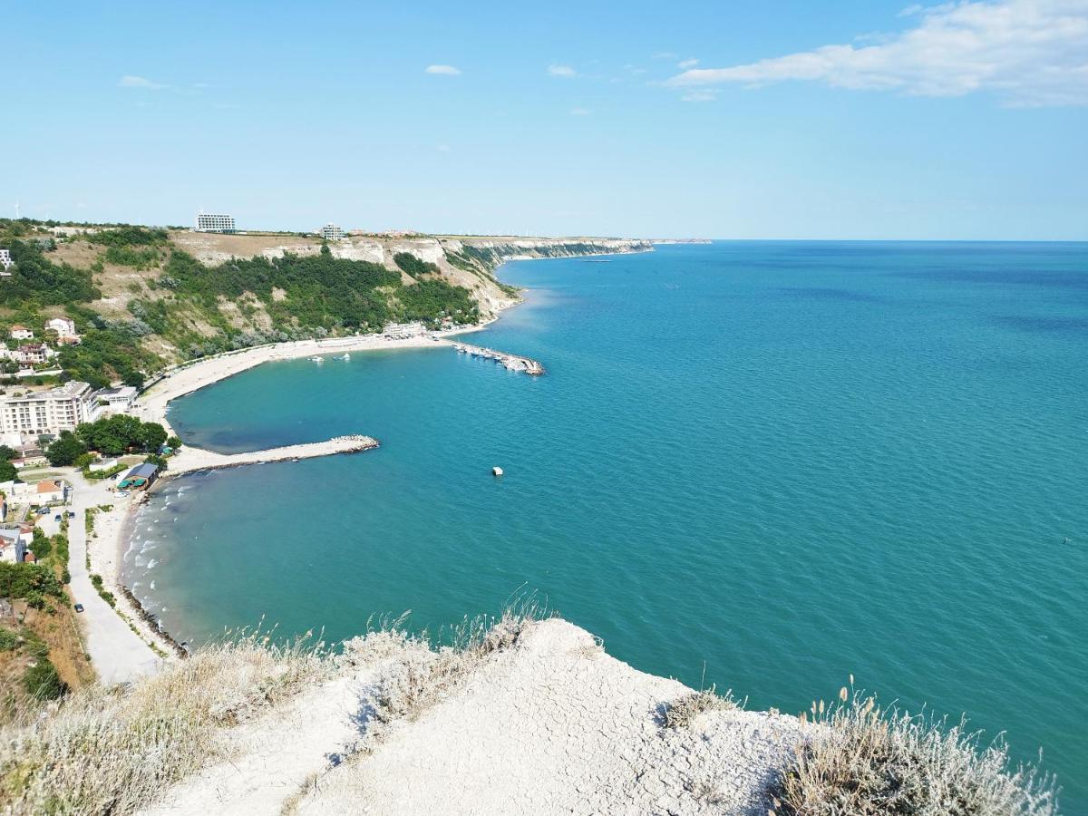 Green, Quiet And Beautiful 1 Apartment Kavarna Bagian luar foto