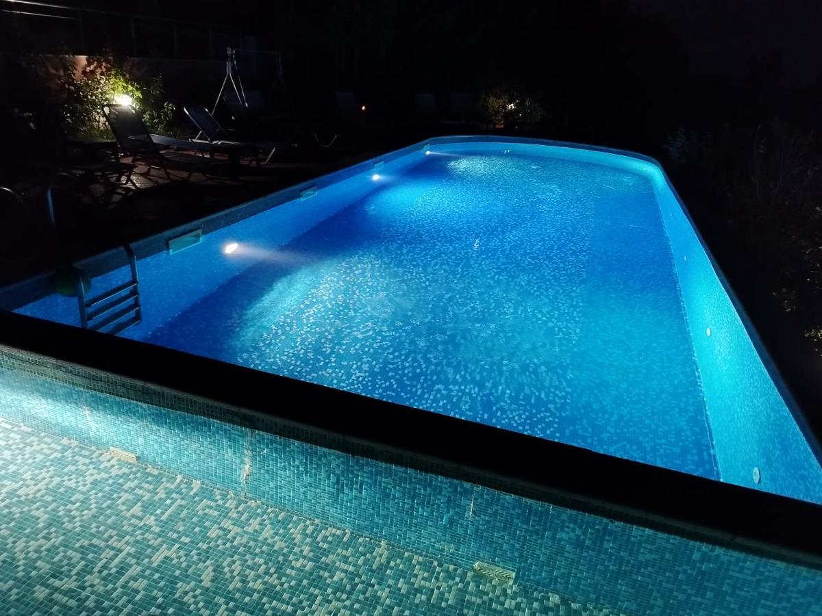 Green, Quiet And Beautiful 1 Apartment Kavarna Bagian luar foto